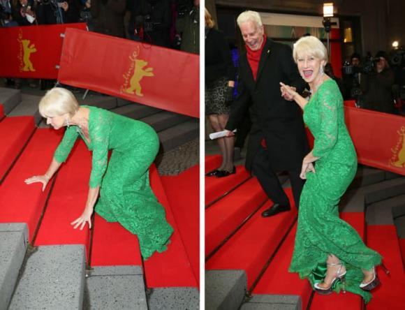 Sự cố trên thảm đỏ: ngã khi bước xuống từ siêu xe, người gặp chiếc váy báo đời-4