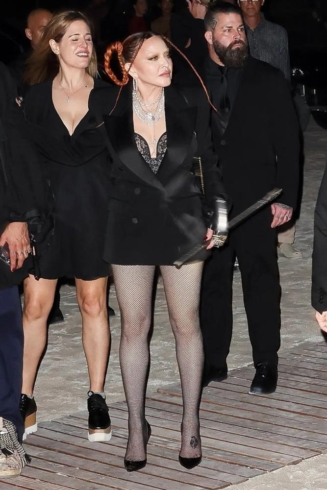 Madonna kỷ niệm 30 năm ra mắt sách ảnh tình dục-1