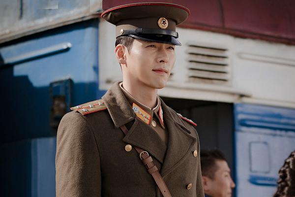 Hyun Bin bối rối khi vua phòng vé hỏi về chuyện hẹn hò Son Ye Jin-3