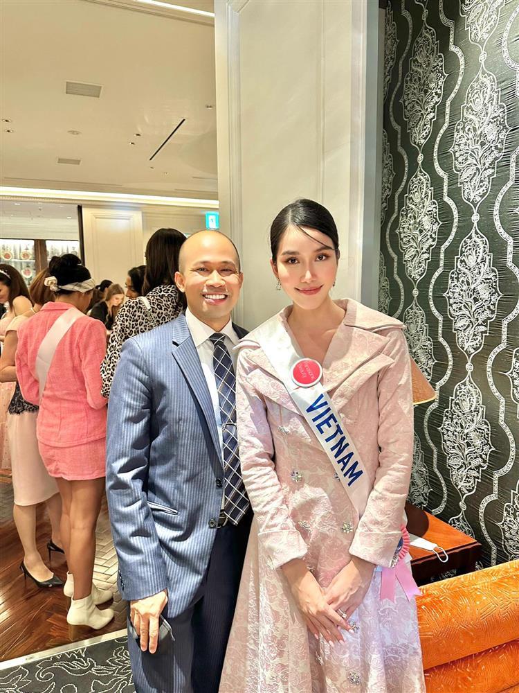 Đến Miss International, Phương Anh có ngay ảnh với 3 nhân vật quyền lực-2