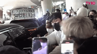 Jaemin (NCT) mắng fan chen lấn xô đẩy ở sân bay-4