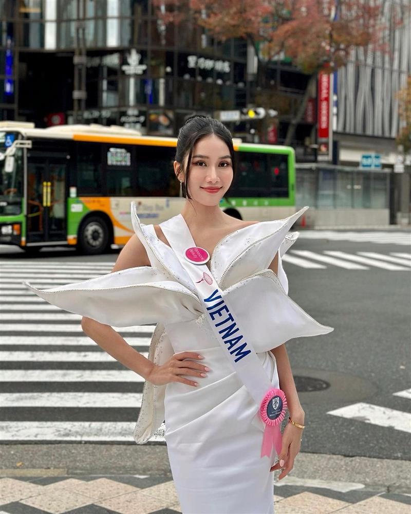 Đến Miss International, Phương Anh có ngay ảnh với 3 nhân vật quyền lực-12
