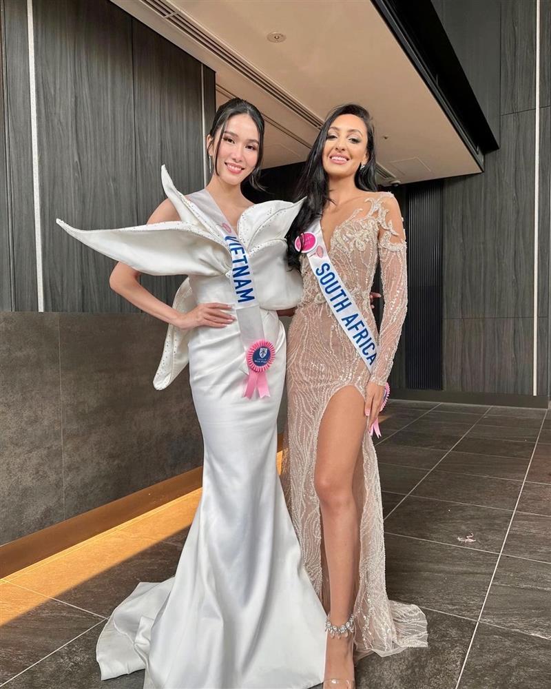 Đến Miss International, Phương Anh có ngay ảnh với 3 nhân vật quyền lực-9