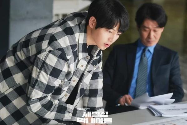 Cậu Út Nhà Tài Phiệt đang thừa thắng xông lên nhưng diễn xuất của Song Joong Ki lại gây tranh cãi-5