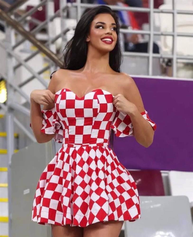 Tại sao CĐV mặc gợi cảm tại World Cup 2022 vẫn chưa bị xử phạt?-2