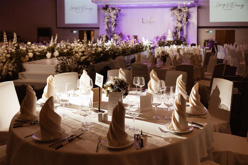 Đám cưới Thùy Dung ngập hoa tươi, đãi khách món gì?-4