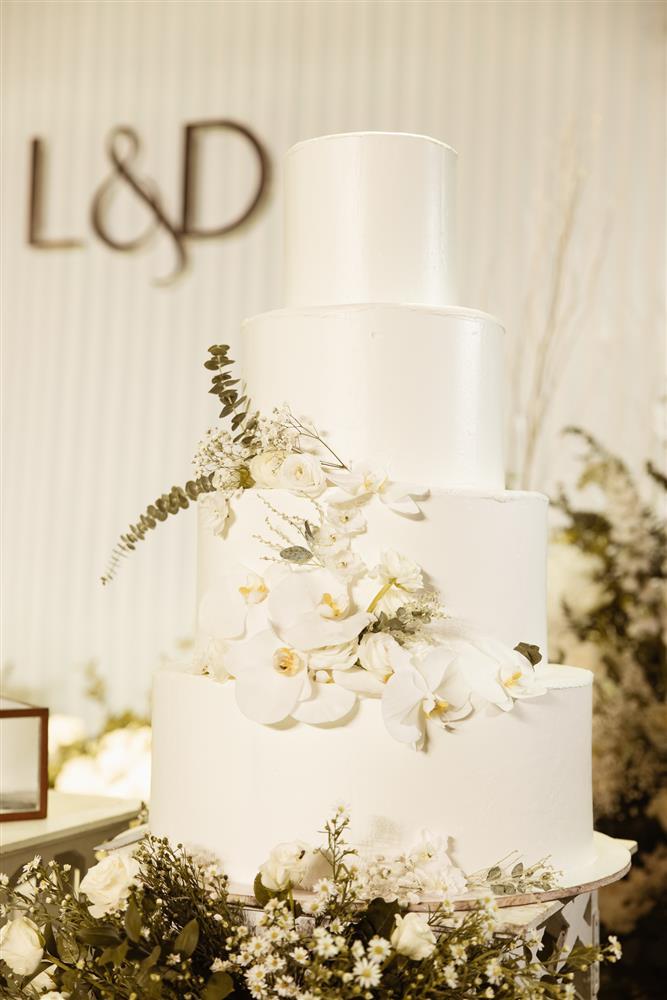 Đám cưới Thùy Dung ngập hoa tươi, đãi khách món gì?-13