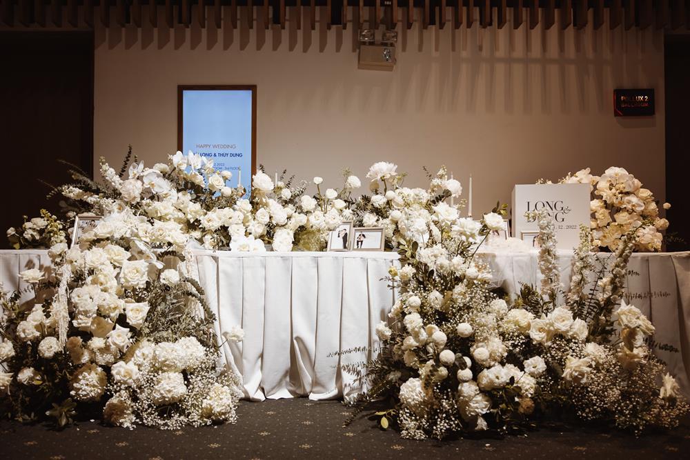 Đám cưới Thùy Dung ngập hoa tươi, đãi khách món gì?-11