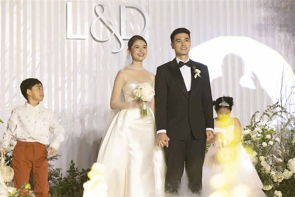 Dàn bông hậu Vbiz tưng bừng ăn cưới Thùy Dung-3