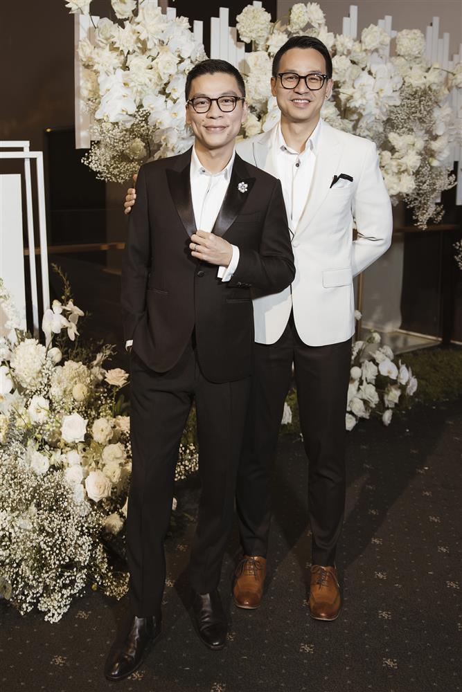 Dàn bông hậu Vbiz tưng bừng ăn cưới Thùy Dung-11