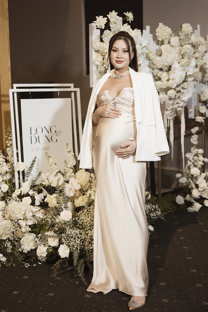 Dàn bông hậu Vbiz tưng bừng ăn cưới Thùy Dung-22