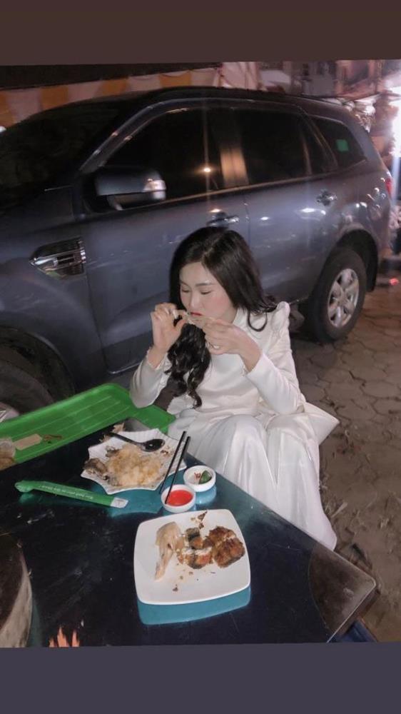 Vợ hot girl cầu thủ Huy Hùng bị chụp lén, tá hỏa nhan sắc thật-4