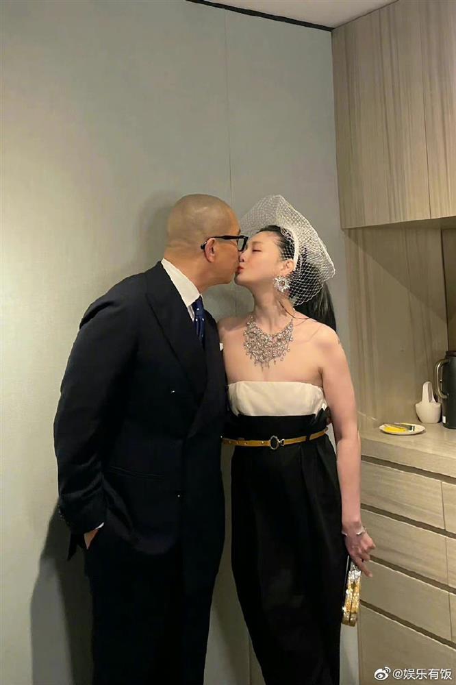 Từ Hy Viên mua đồ cưới chồng mới bằng tiền Uông Tiểu Phi-4