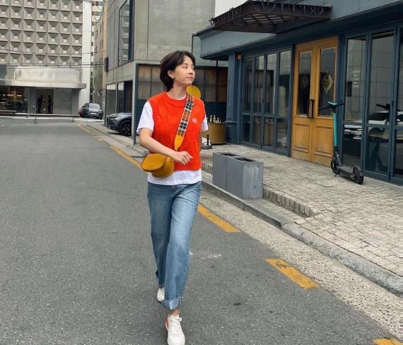 Mợ ngố Song Ji Hyo có vô vàn mẹo lão hóa ngược nhờ trang phục-1