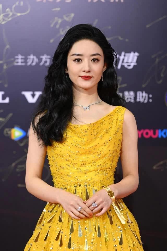 Triệu Lệ Dĩnh, Phùng Thiệu Phong tái xuất: Người lên hương, kẻ như bố nữ chính-3