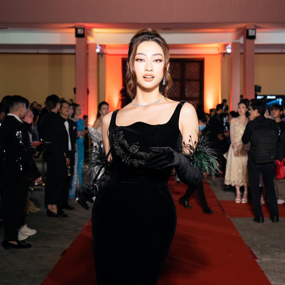 Ảnh bị tag để lộ nhan sắc thật Lương Thùy Linh-2