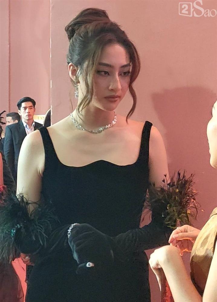 Ảnh bị tag để lộ nhan sắc thật Lương Thùy Linh-9