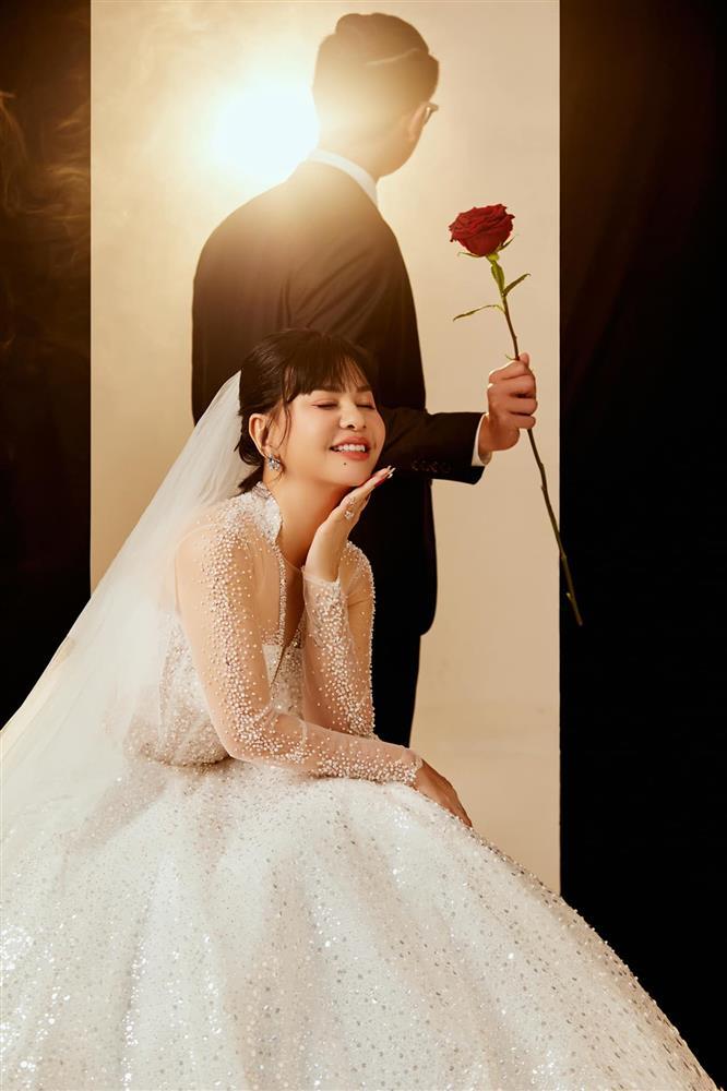 Cát Phượng mặc váy cưới, công khai luôn danh tính-4