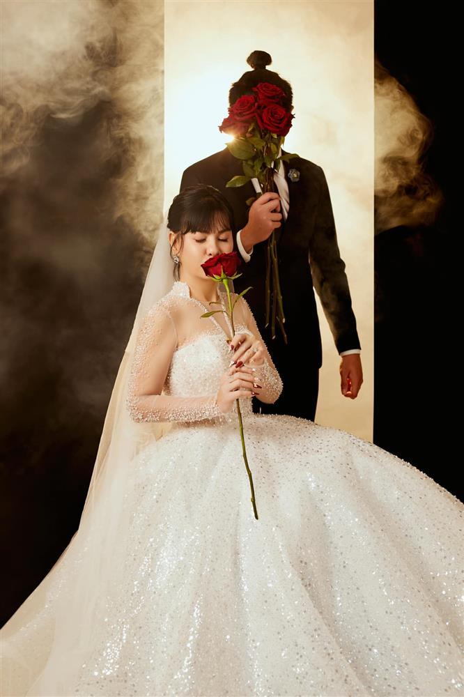 Cát Phượng mặc váy cưới, công khai luôn danh tính-7