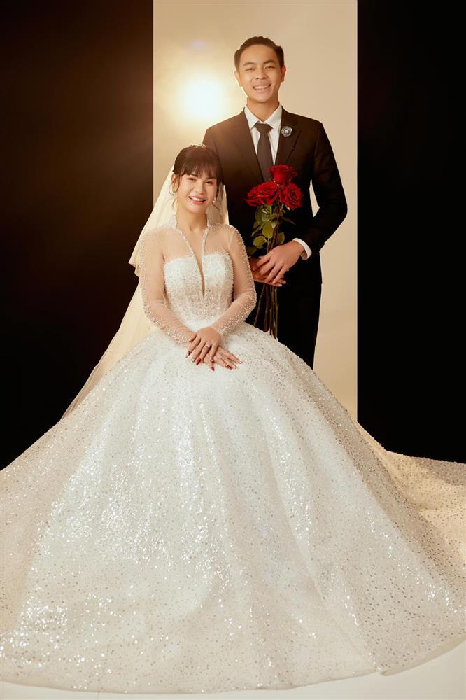 Cát Phượng mặc váy cưới, công khai luôn danh tính-5