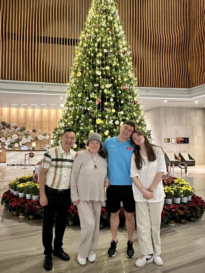 Em gái lai Tây hiếm hoi lộ diện, sắp cao vượt mặt Đặng Văn Lâm-2