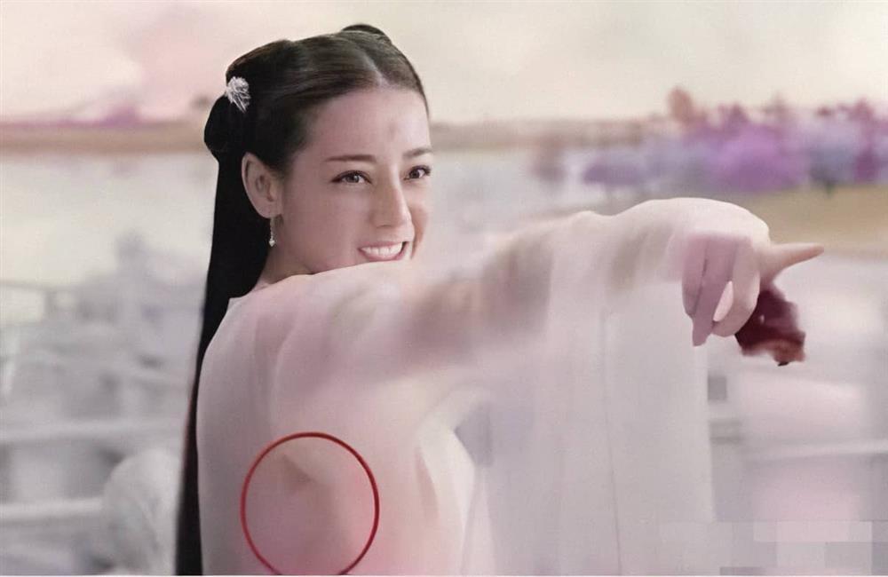 Nhặt sạn phim Hoa ngữ: Hồ ly chỉ có 8 đuôi, dép bong cả đế-1