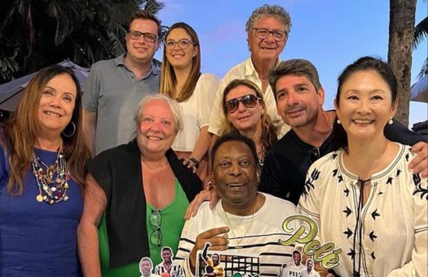 Bị đồn chuyển đến khu chăm sóc cuối đời, vua bóng đá Pele nói gì?-2