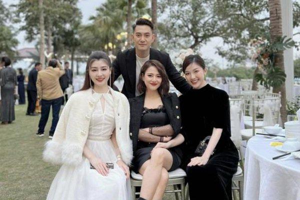 Tiền vệ xuất sắc nhất Đông Nam Á - Huy Hùng khoe căn chung cư tiện nghi và cách phản ứng khi bị nói được vợ chống lưng-11