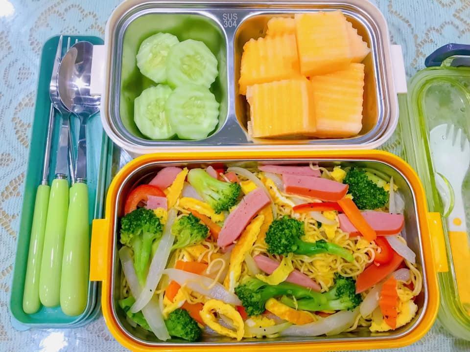 Hộp cơm mẹ đảm dậy từ 5h30 sáng chuẩn bị cho con gái đi học-6