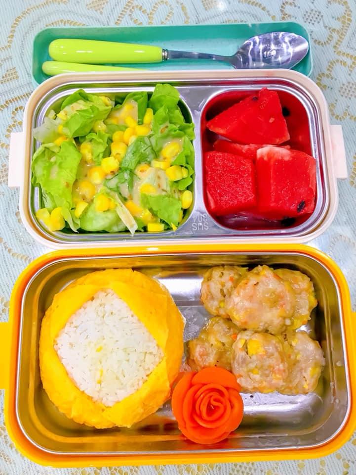 Hộp cơm mẹ đảm dậy từ 5h30 sáng chuẩn bị cho con gái đi học-7