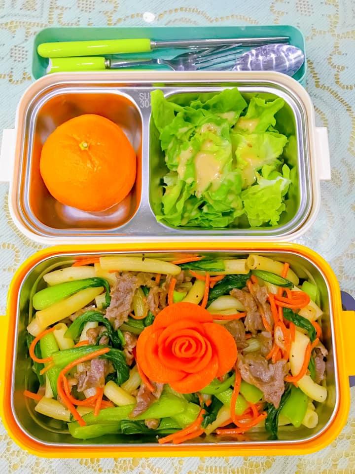 Hộp cơm mẹ đảm dậy từ 5h30 sáng chuẩn bị cho con gái đi học-10