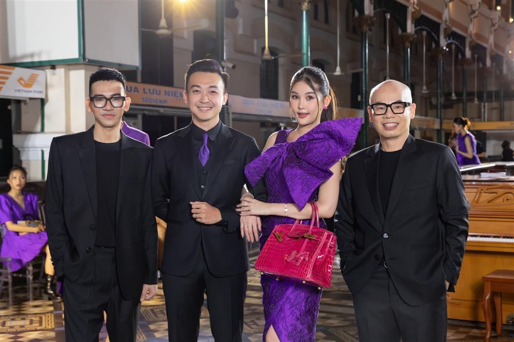 Lê Âu Ngân Anh xách túi tiền tỷ, ton-sur-ton với chồng sau đám cưới-1