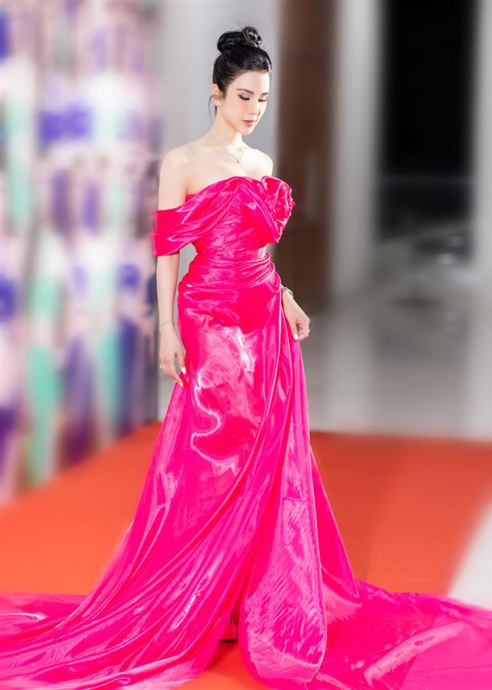 Lê Âu Ngân Anh xách túi tiền tỷ, ton-sur-ton với chồng sau đám cưới-9