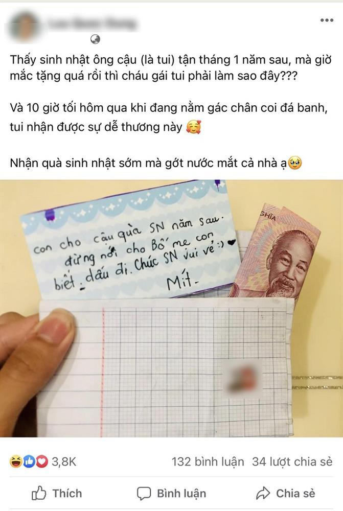 Chàng trai rớt nước mắt khi được tặng quà sinh nhật trước... 1 năm-1