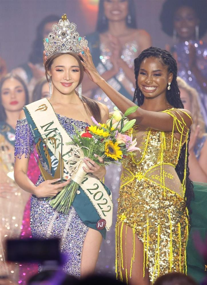 Miss Earth 2022 về nước: Hiếm người đón, vương miện như đồ chơi-1