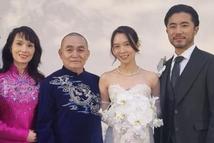 Xuân Hinh và bà xã diện áo dài đón khách trong ngày cưới con gái