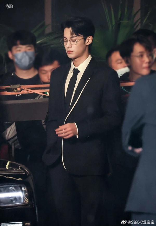 Cùng 1 chiêu trò: Triệu Lộ Tư được khen, Bạch Lộc bị chê không ngóc đầu nổi-5