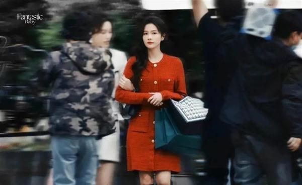 Cùng 1 chiêu trò: Triệu Lộ Tư được khen, Bạch Lộc bị chê không ngóc đầu nổi-6