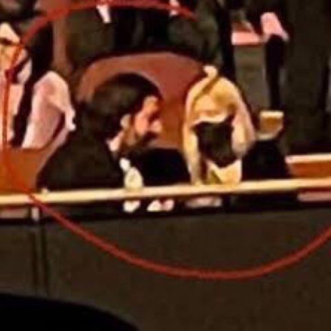 Rosé (BLACKPINK) vướng tin đồn hẹn hò, vào chung cả khách sạn-2