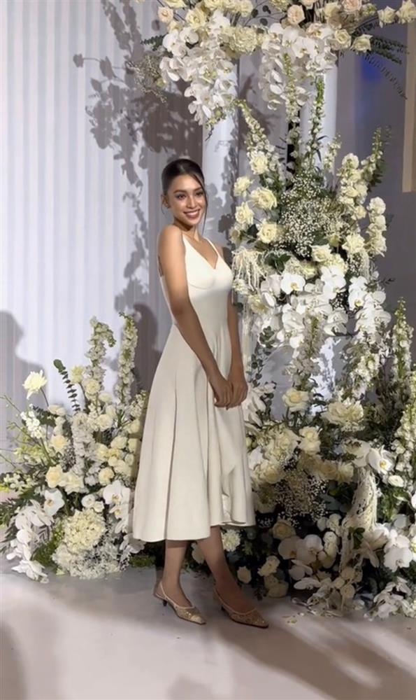 Tiểu Vy ghi điểm tinh tế tại đám cưới Á hậu Thùy Dung-2