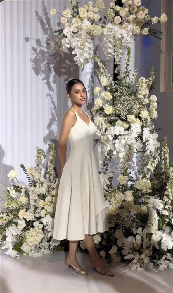 Tiểu Vy ghi điểm tinh tế tại đám cưới Á hậu Thùy Dung-3