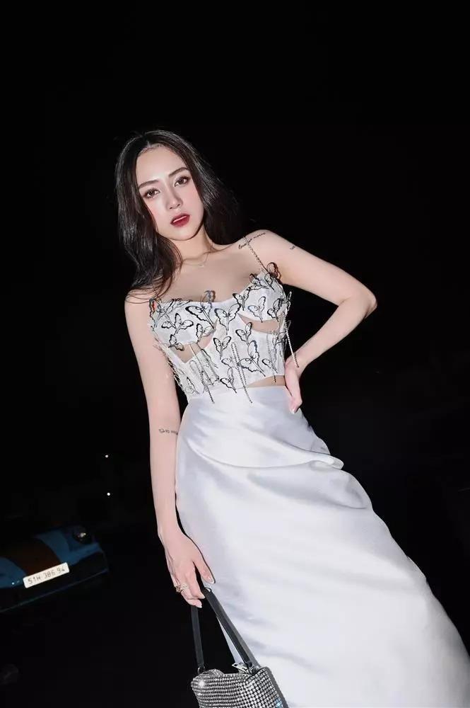 Mặt mộc ái nữ đại gia Minh Nhựa hậu dao kéo như Tây-7