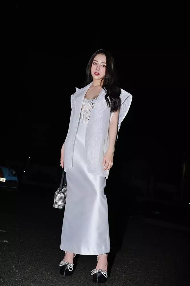 Mặt mộc ái nữ đại gia Minh Nhựa hậu dao kéo như Tây-8