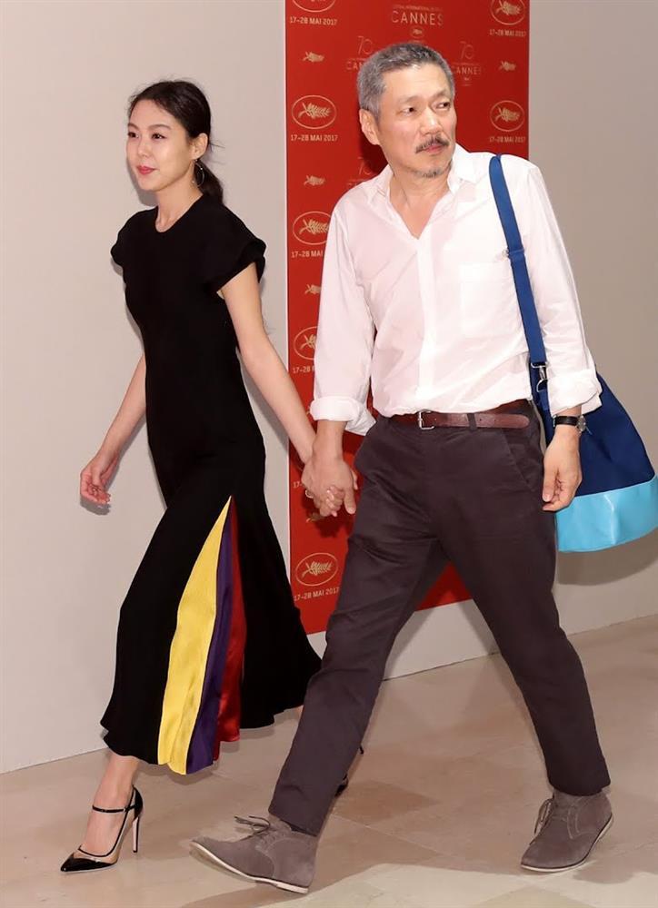 Ảnh hậu tai tiếng Kim Min Hee hạnh phúc bên người tình U70-4