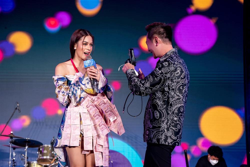 Top 10 Miss Grand bị phản ứng vì đeo tiền, đồ ăn nhảy múa phản cảm-3