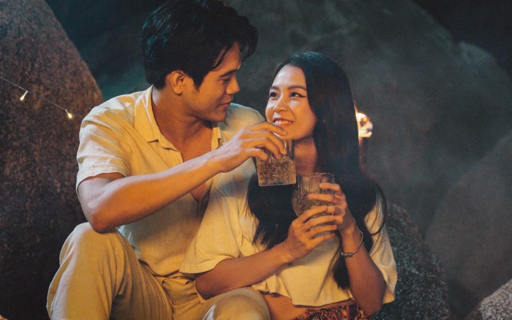 Thót tim cảnh Sam rơi xuống thác nước, mặt bị sưng phù-2