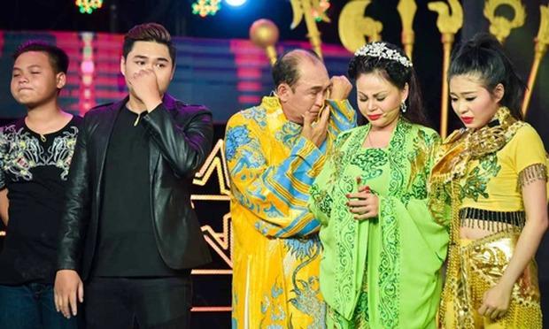 Nam danh hài lừng lẫy tụt dốc vì biến cố, bán bánh bèo bươn chải-4