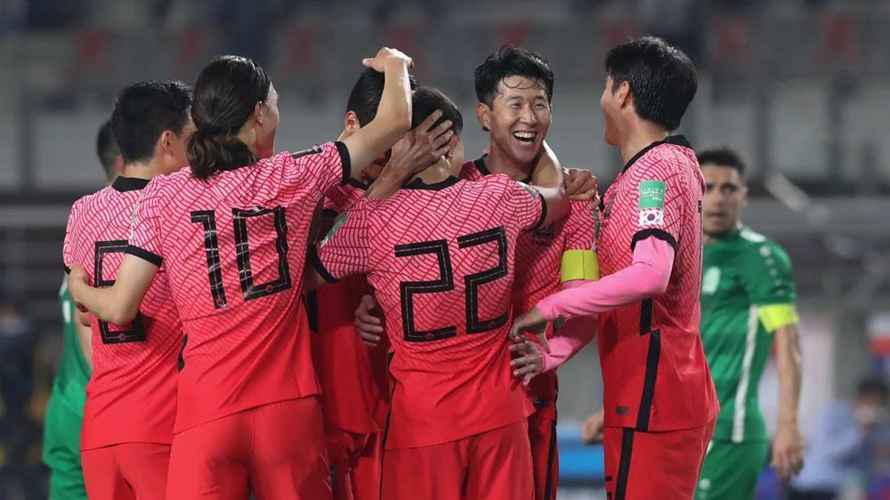 Clip khóa môi 3 triệu view của 2 cầu thủ Hàn Quốc tại World Cup-1