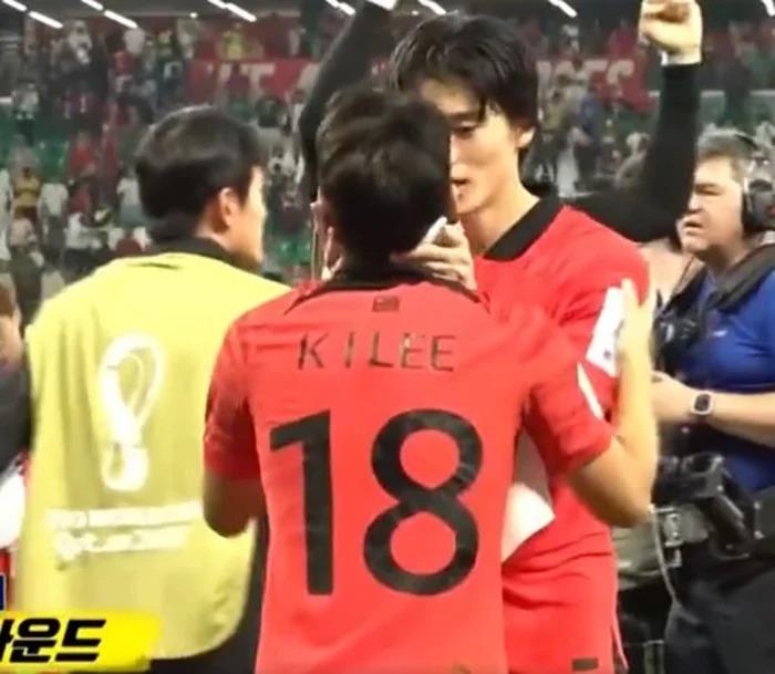 Clip khóa môi 3 triệu view của 2 cầu thủ Hàn Quốc tại World Cup-3
