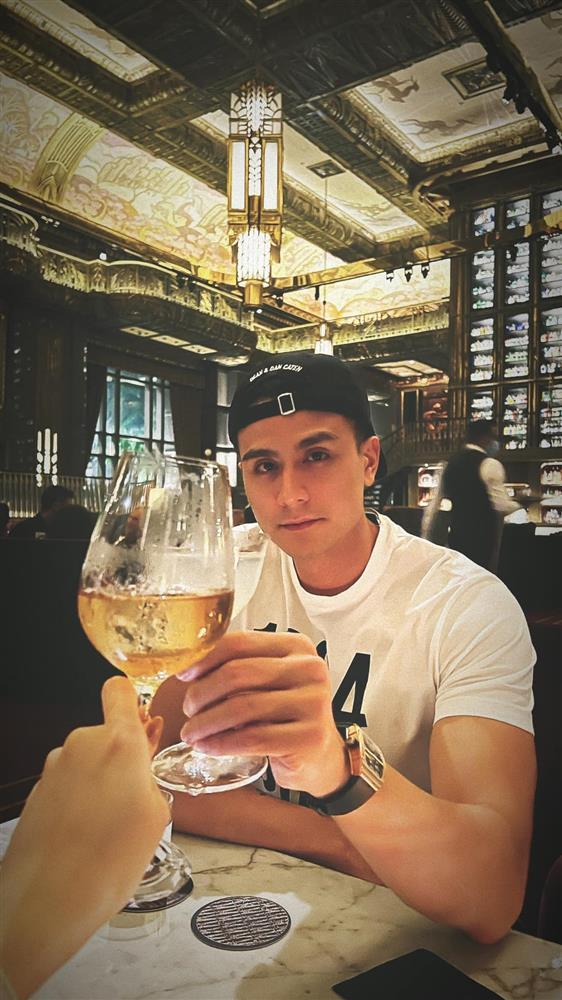 Người tình Vĩnh Thụy lộ chút mặt đã cho thấy rất xinh-2